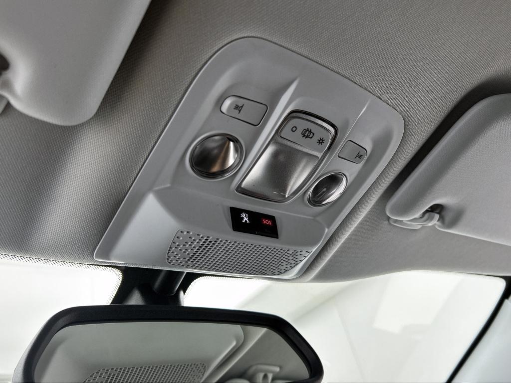 Peugeot 2008 110 pk signature | rijklaar | navigatie | parkeersensoren | lm