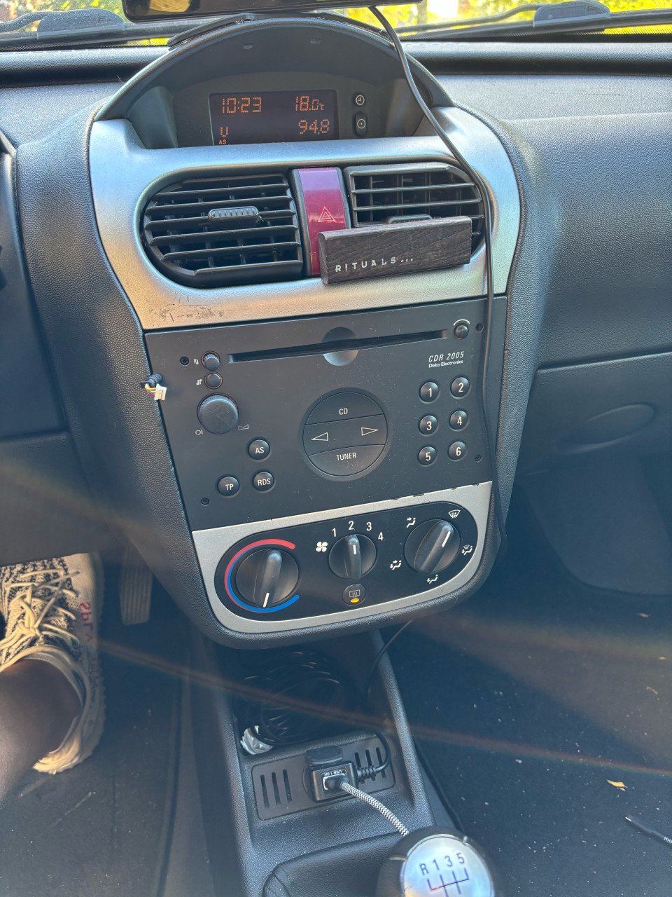 Opel Corsa 1.2 16V 3D 2003 Grijs