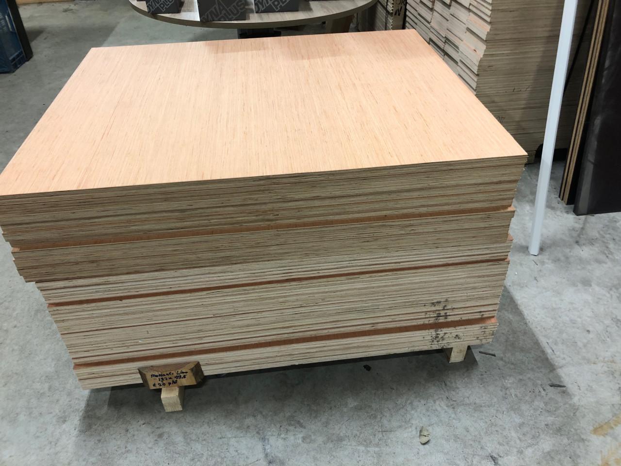 25 mm dik hardhout platen 122 x 99,5 cm v 20 euro bij hhzb