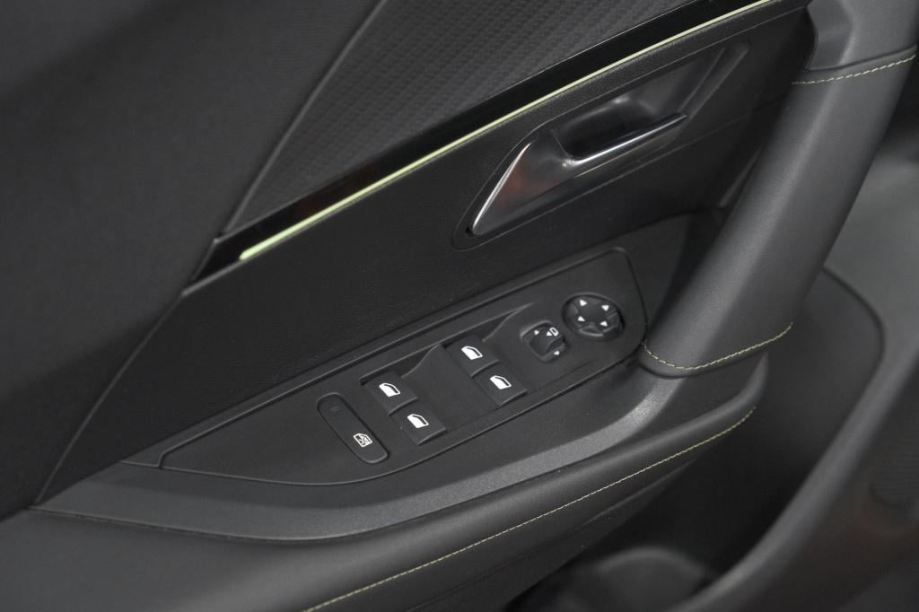 Peugeot E-2008 ev gt 50 kwh | 11 kw lader | 96,3% soh | adaptieve cruise co