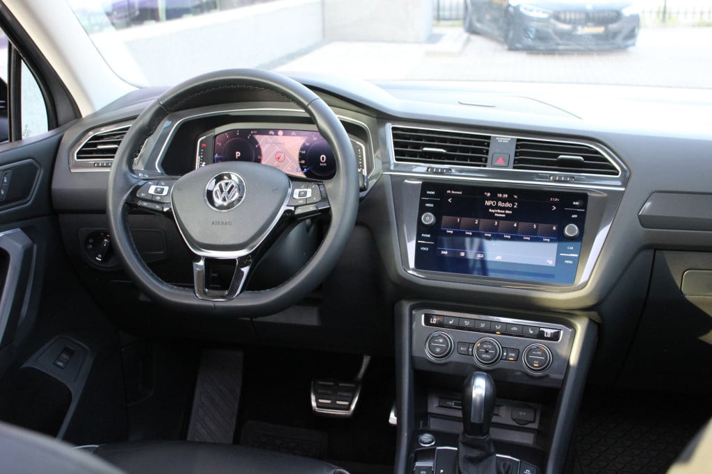 Volkswagen Tiguan Allspace 1.5 tsi highline r-line | pano | leder | 360 cam