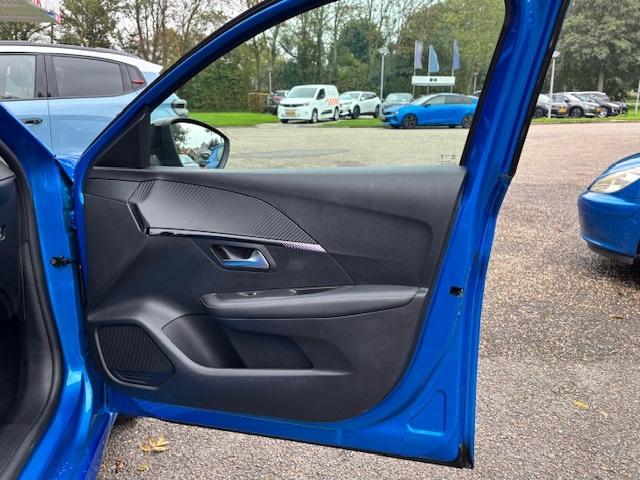 Peugeot 208 1.2 hybrid 100 e-dcs6 allure navigatie | dab | applecarplay| pa