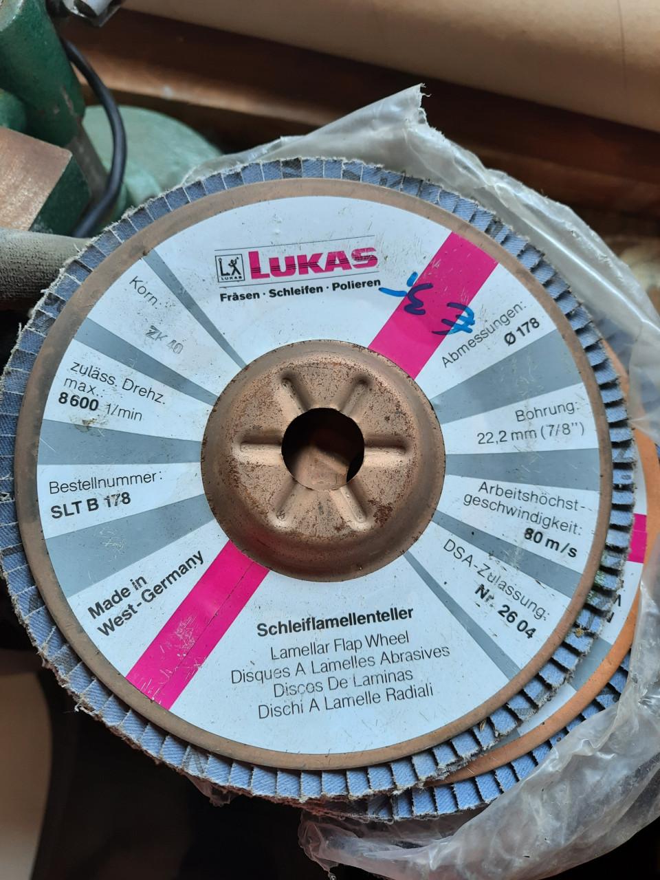 Partij slijpschijven diverse maten, zie foto’s.