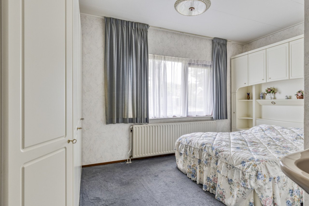 Vrijstaand huis met tuin en vrijstaande garage in Heinkenszand