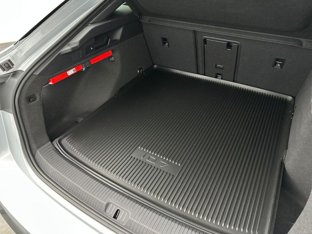 Volkswagen Id.7 limousine pro business 77 kwh 286pk black style