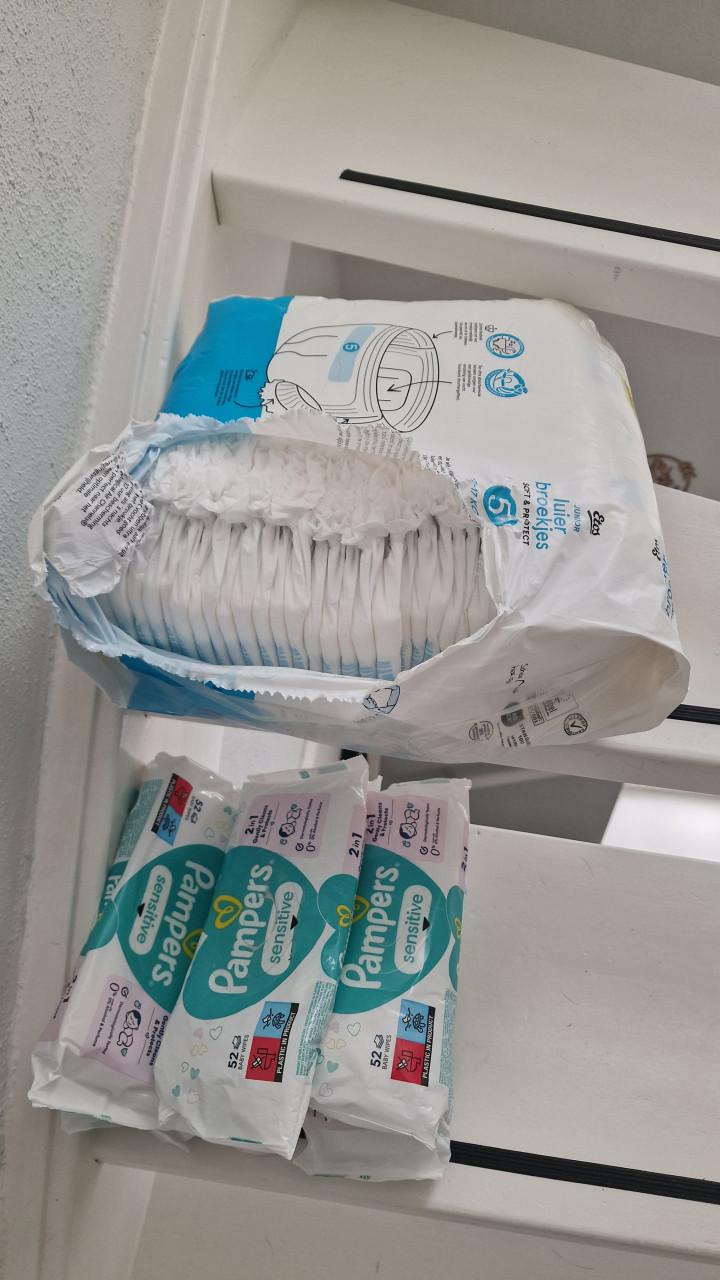 Etos luierbroekjes maat 5 (37 st) en 7 pampers sensitive billendoekjes