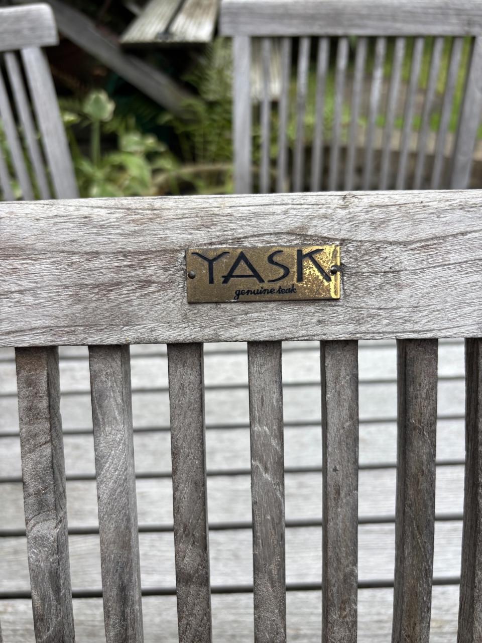 Teak tuintafel met 4 teak klapstoelen