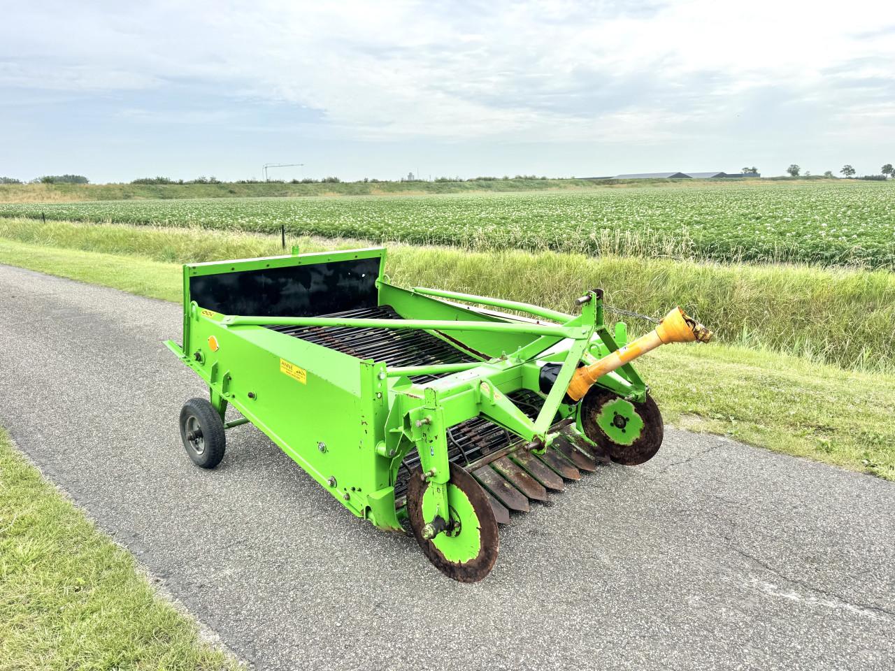 Unia Wega 1400 voorraadrooier