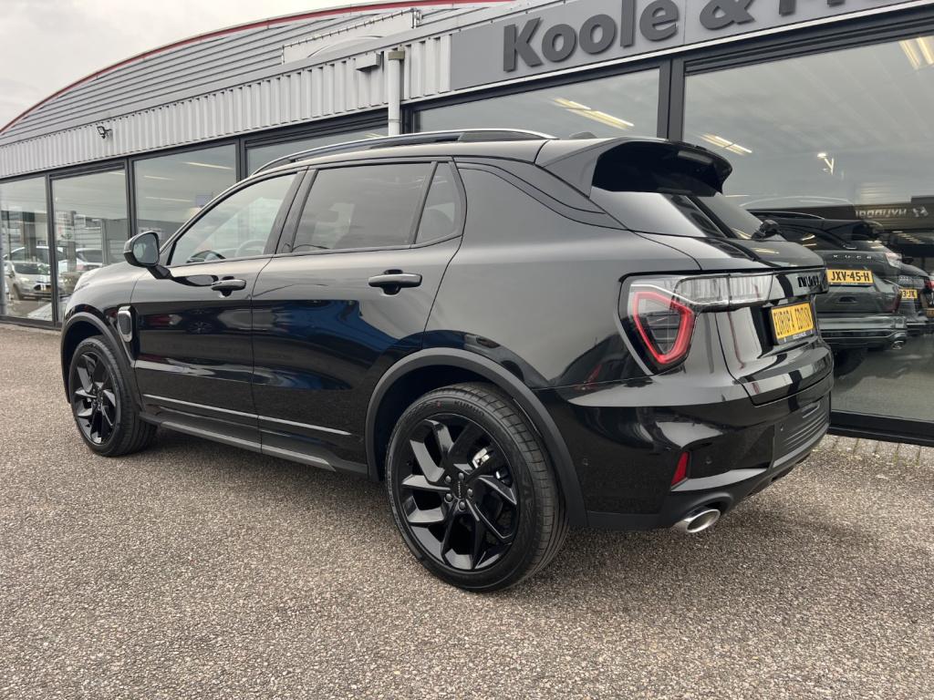 Lynk & Co 01 1.5 261pk plug in hybrid , black edition , pano dak,stuurverwa