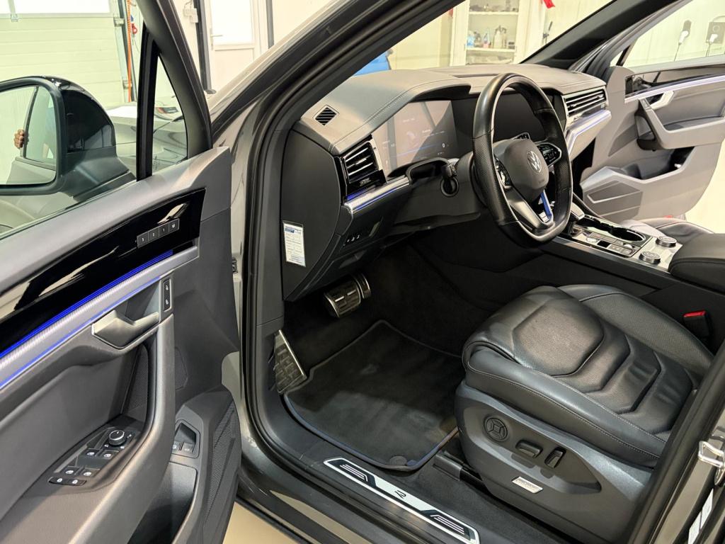 Volkswagen Touareg r 3.0 tsi ehybrid 462pk | luchtvering | pano | trekhaak
