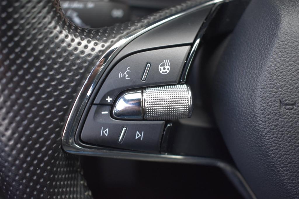 Skoda Karoq 1.5 tsi act sportline | camera | nap | stoelverwarming | apple 