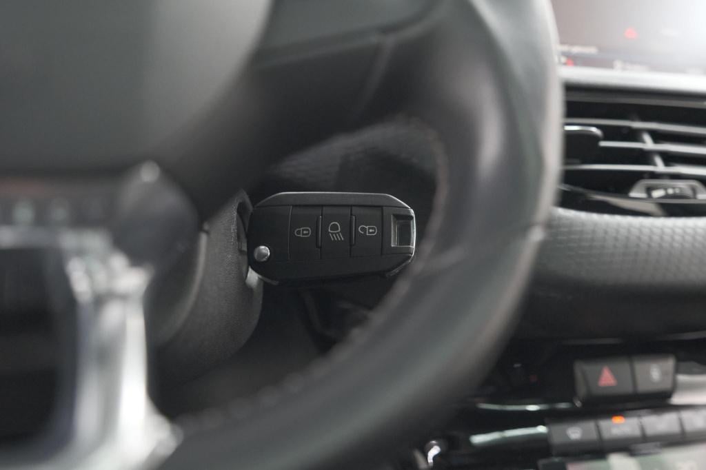 Peugeot 208 puretech 100 eat6 allure | panoramadak | camera | navigatie