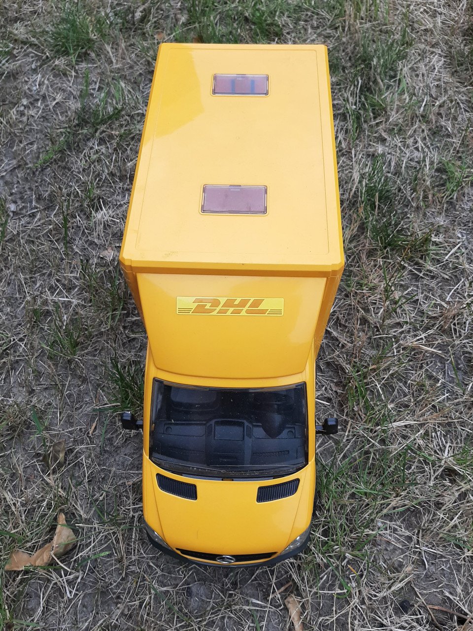 Buder DHL bestelbus