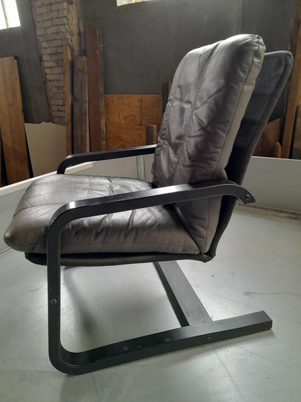 Fauteuil met leren kussen