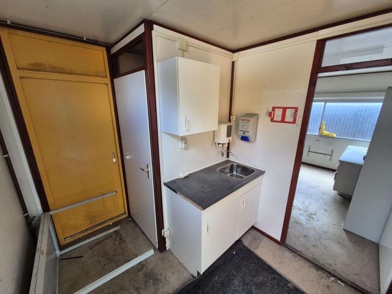 Kantoorunit / bouwkeet / woonunit met keuken en toilet 6x3m