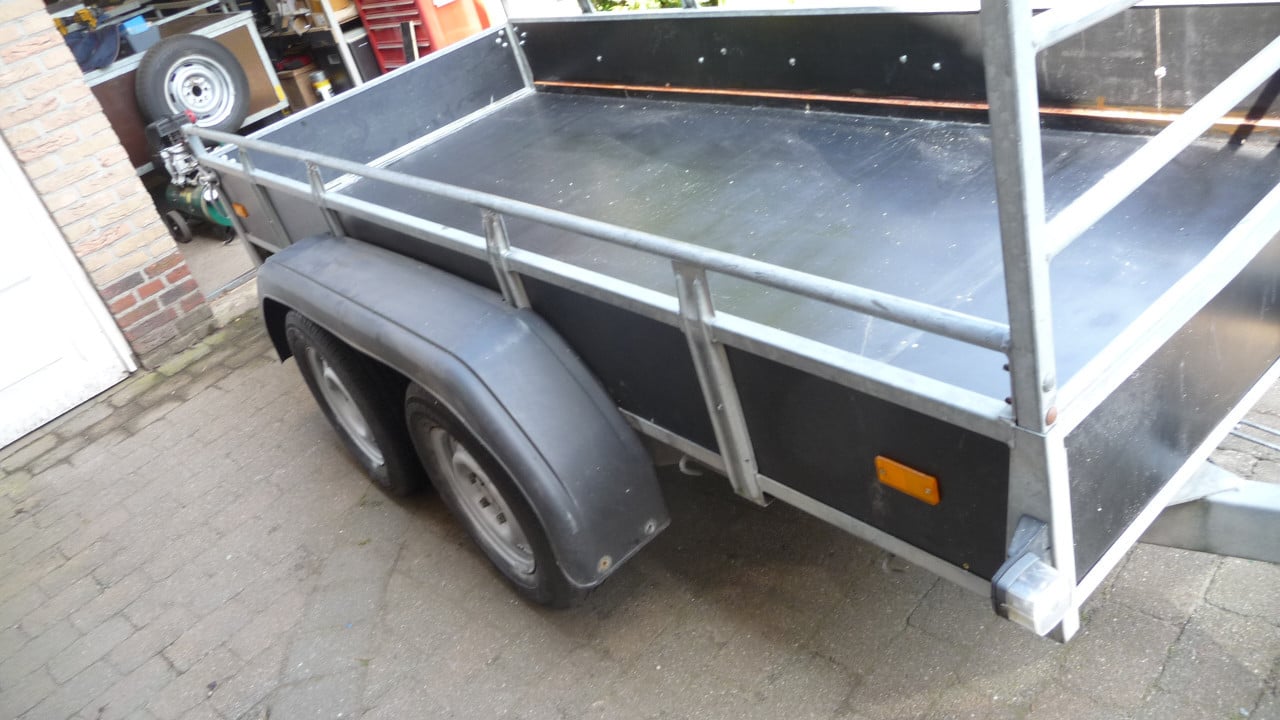 TE KOOP GEREMDE TANDEMASSER MERK SARIS met kenteken