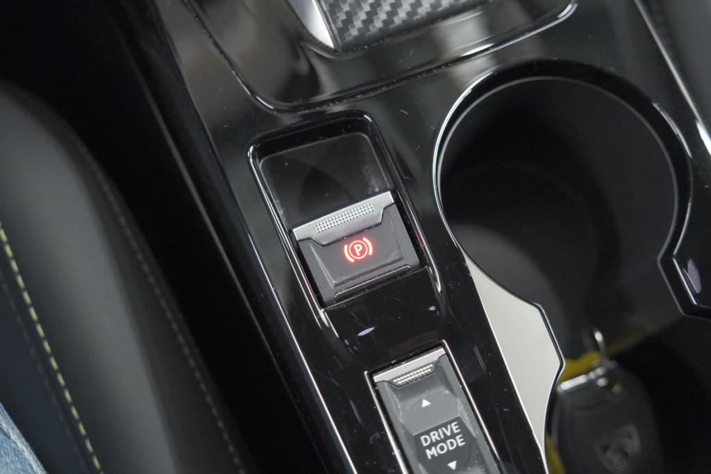 Peugeot 2008 puretech 130 eat8 gt | camera | apple carplay | parkeersensore