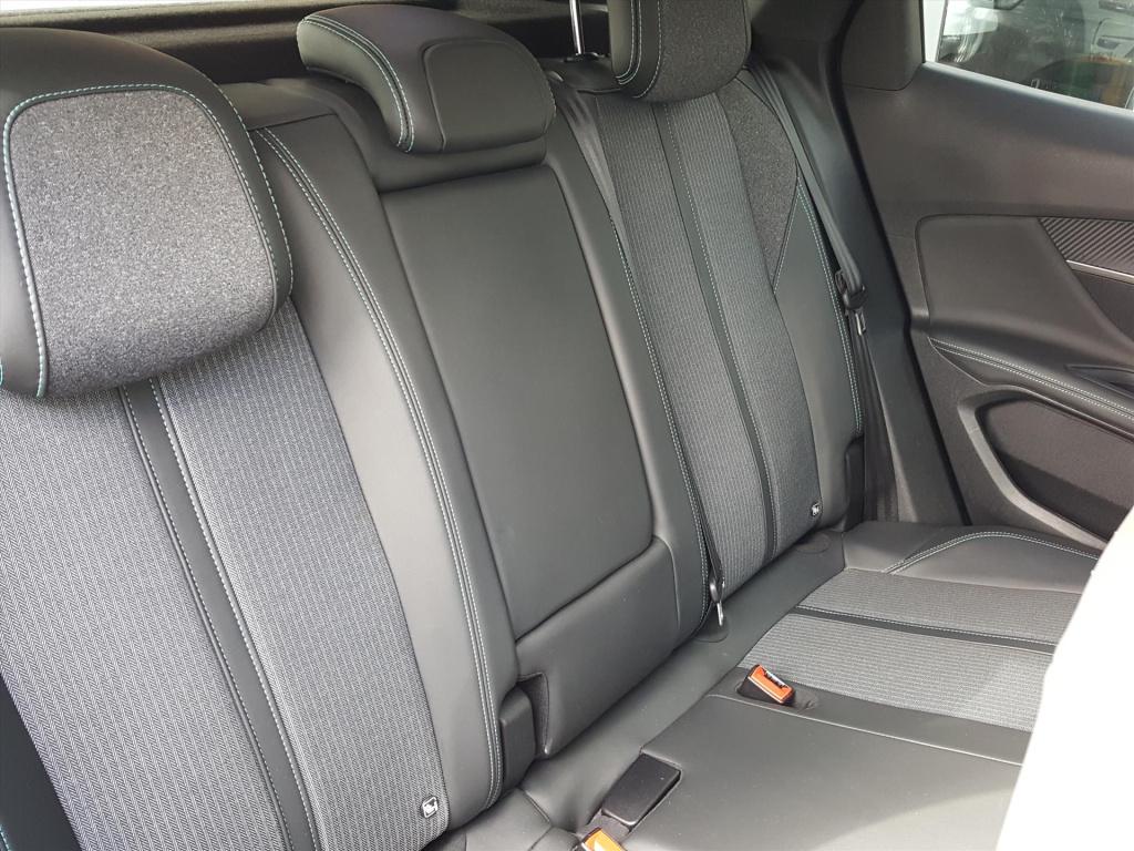 Peugeot 3008 allure 1.2-130pk automaat (eat8) apple carplay & android auto 