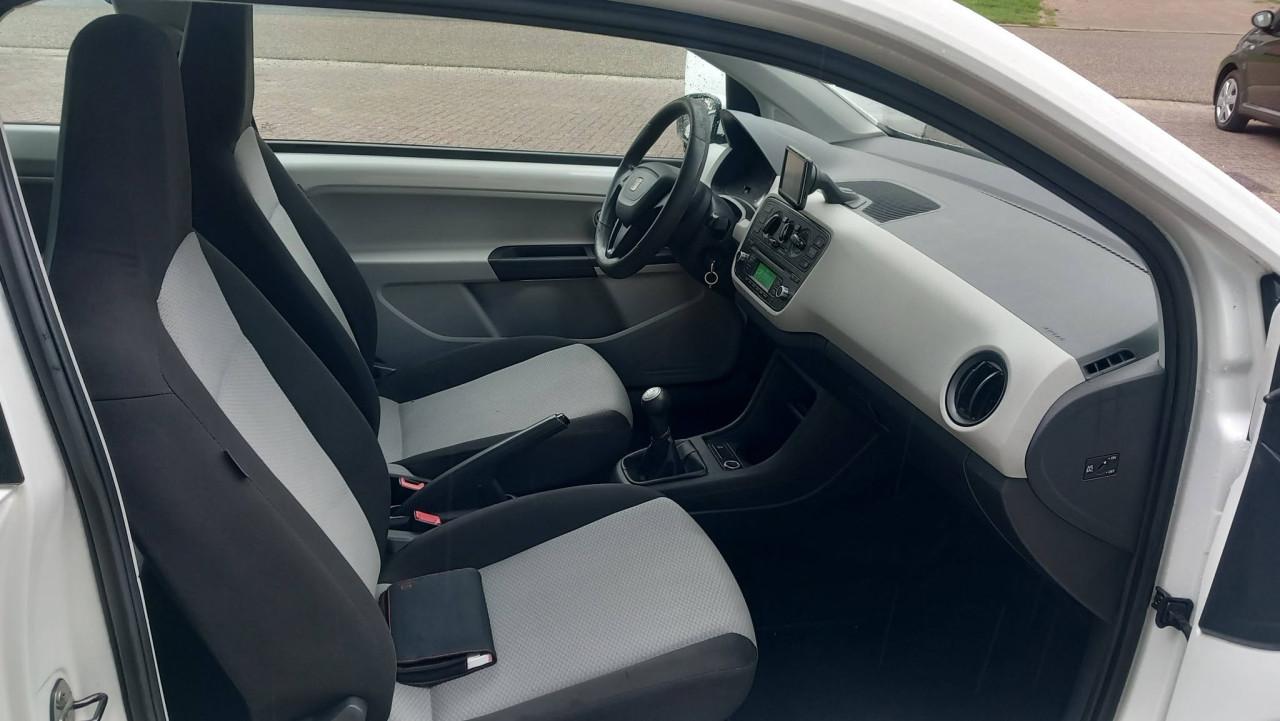 Seat MII 1.0 Style Sport 3deurs bj:2012 airco navigatie apk 10-2027