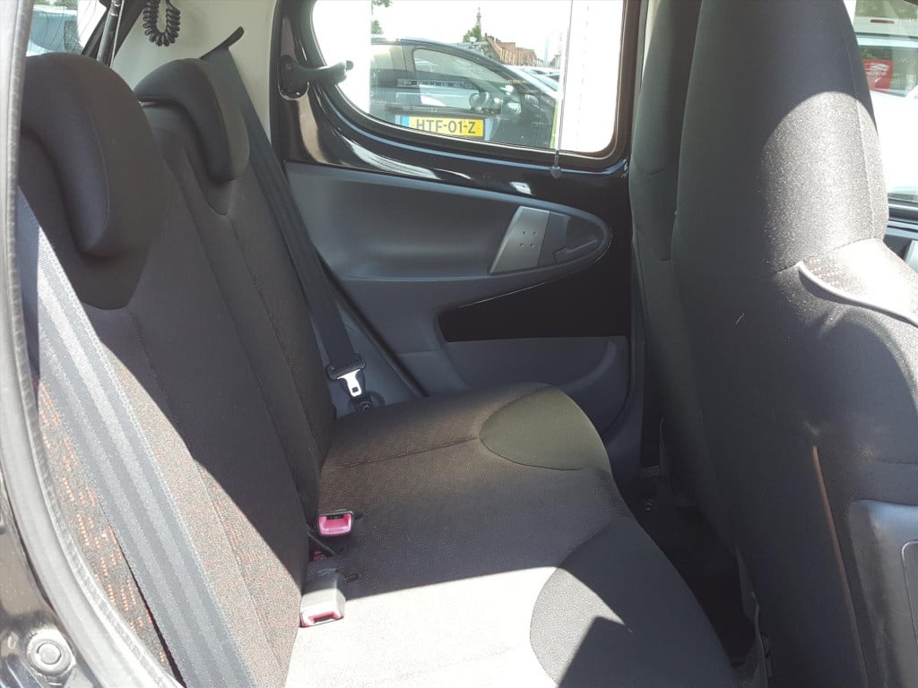 Peugeot 107 1.0 12v 5d 2-tronic automaat airco | lm-velgen | radio met cd-s