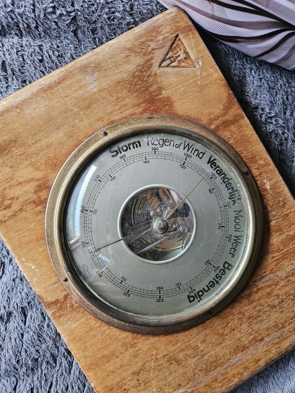 Mooi werkend antiek Barigo Barometer op originele houten plank....