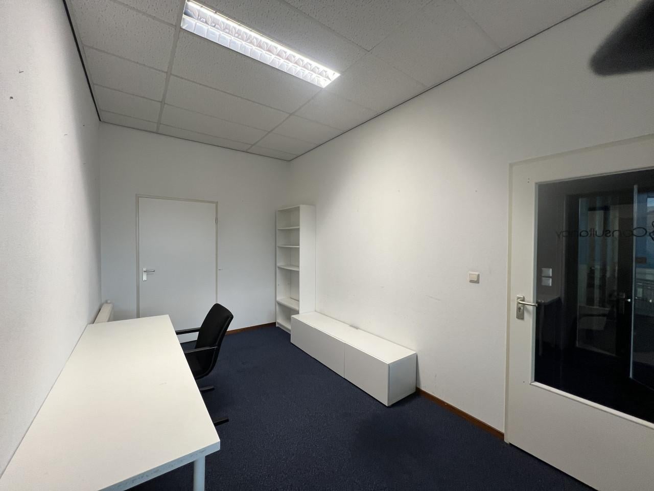 TE HUUR 13m2 kantoor/bedrijfsruimte