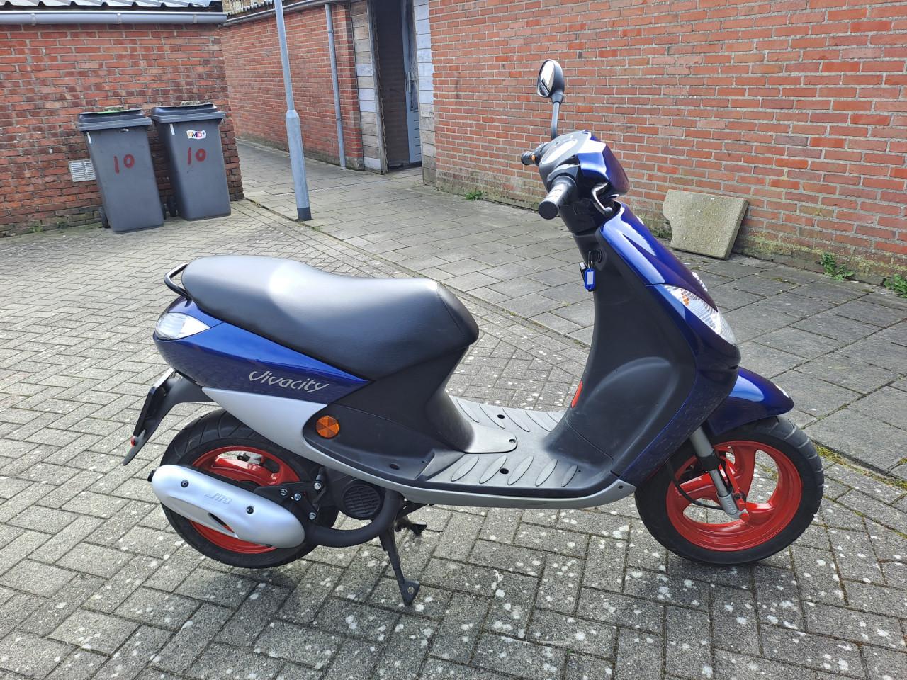 Te koop mooie scooter peugeot vivacity