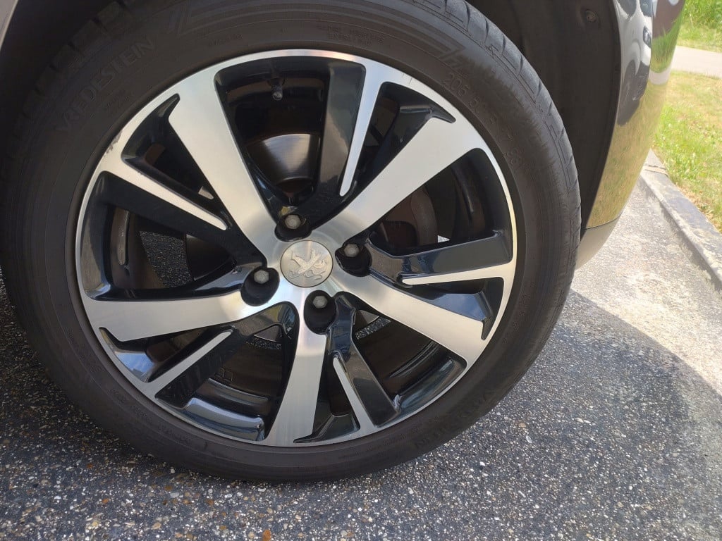 Peugeot 2008 1.2i puretech urban cross