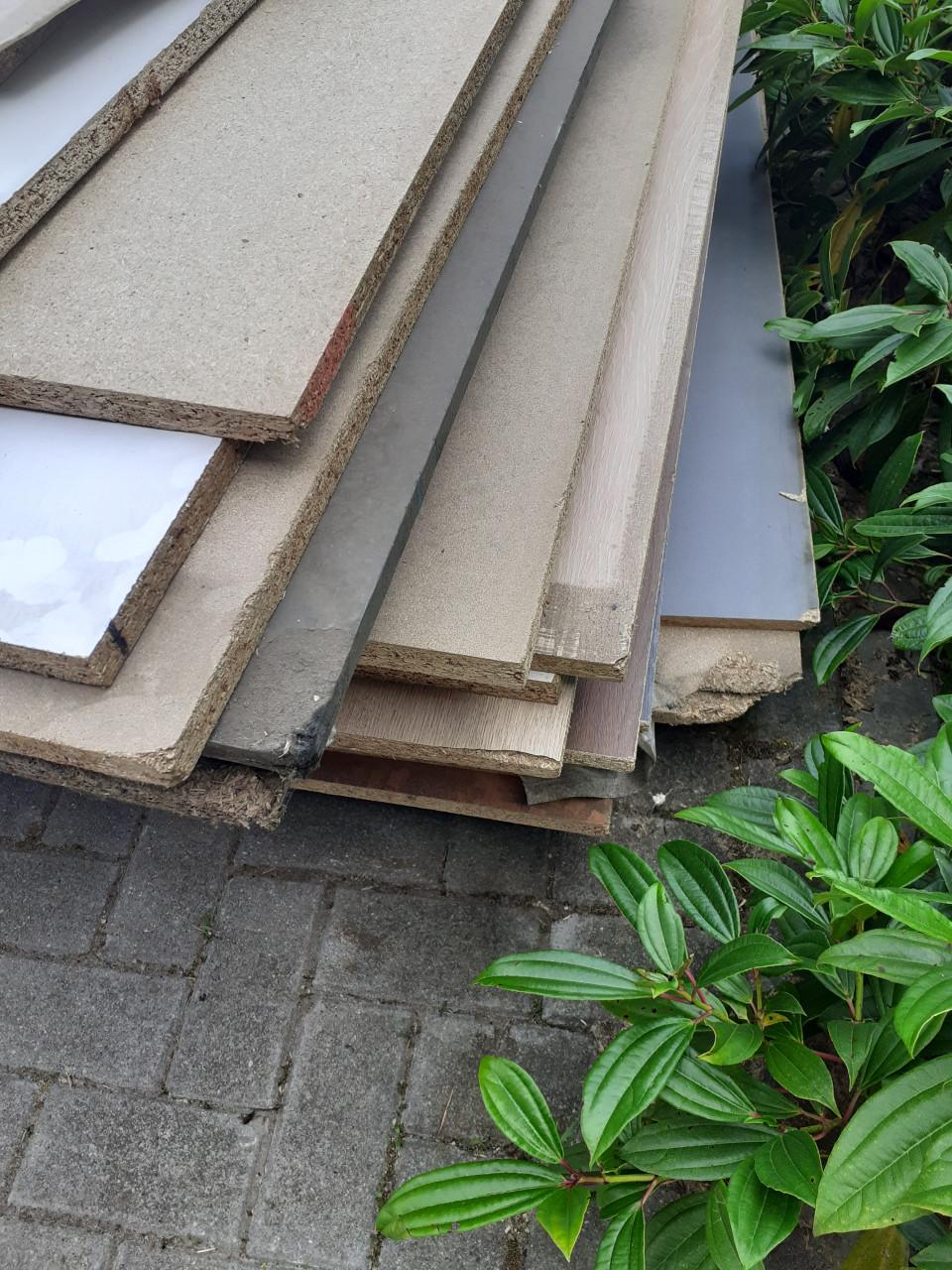 Partij grote platen 2 x 3 m div diktes alles v 50 euro