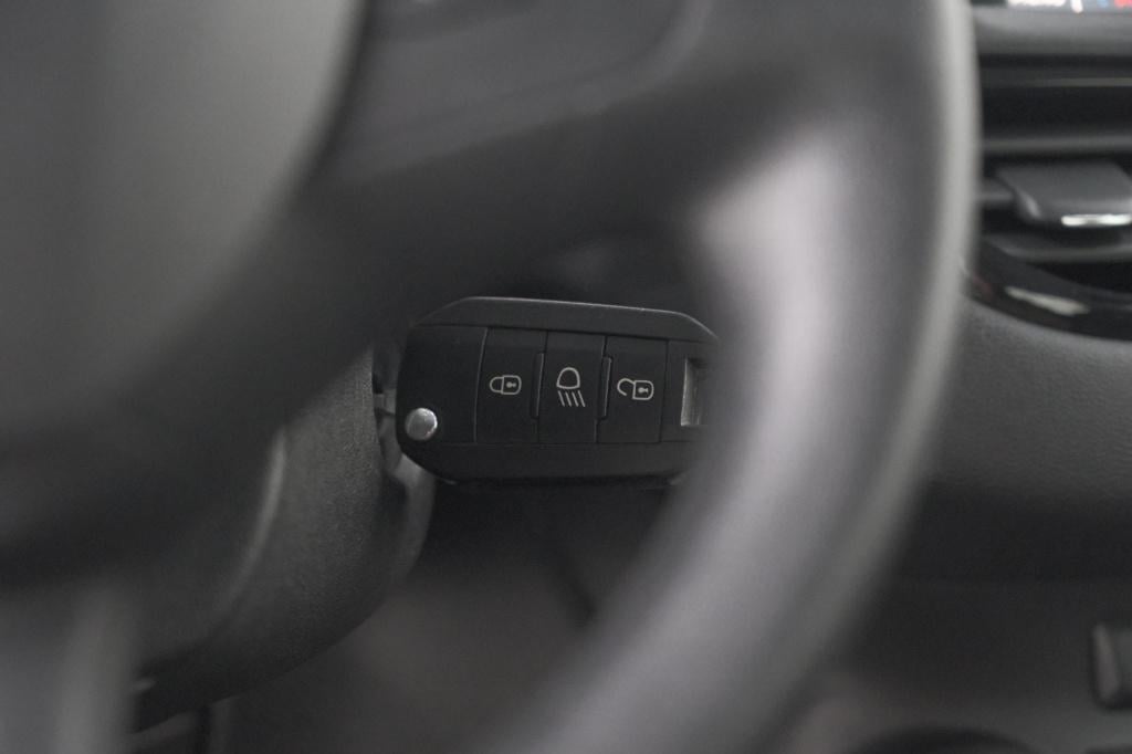 Peugeot 208 puretech 82 blue lion | apple carplay | parkeersensoren | navig