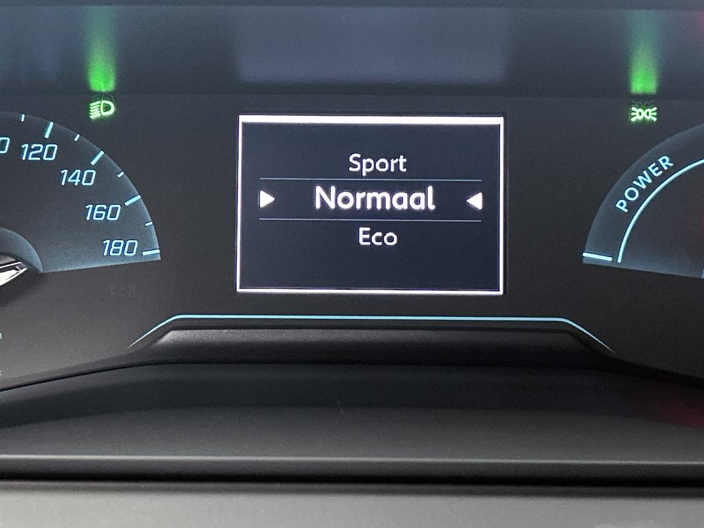Peugeot E-2008 ev allure 50 kwh | rijklaar | navigatie |parkeersensoren v+a