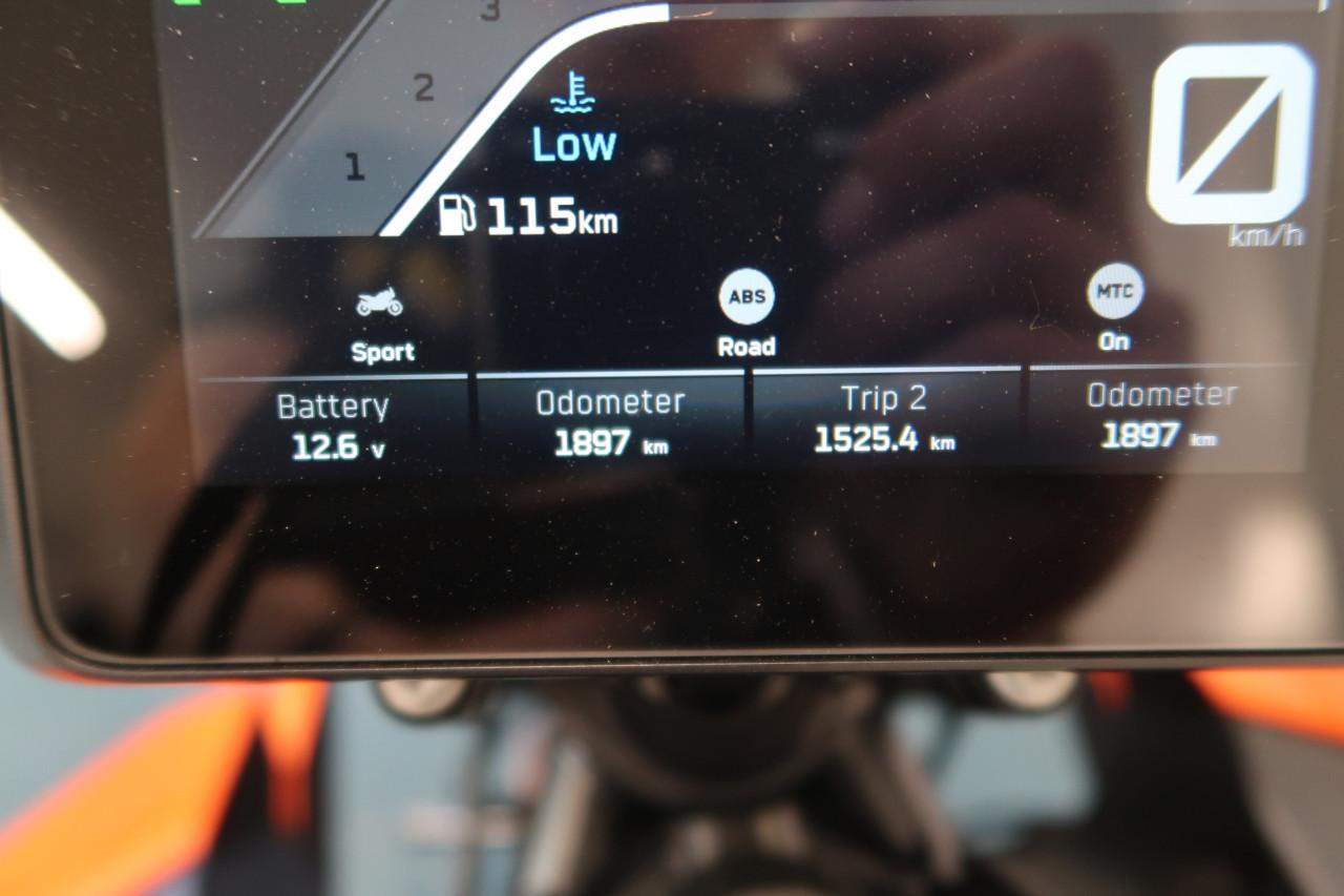 KTM 990 Duke 2024 in nieuwstaat slecht 1900km