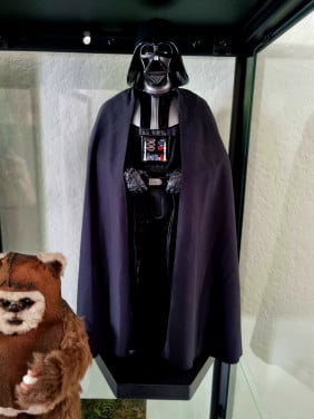 *Actie* Sideshow Darth Vader + R2D2