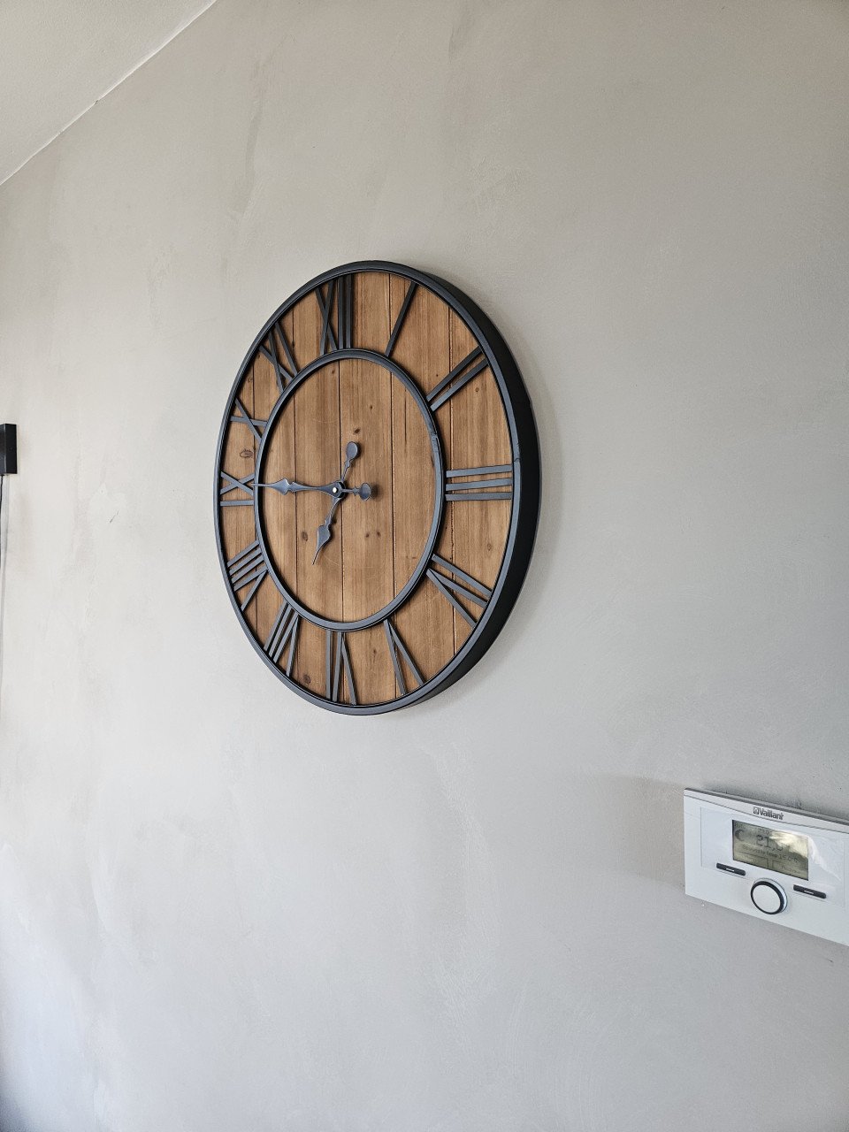 Mooie houten klok met ijzeren frame!
