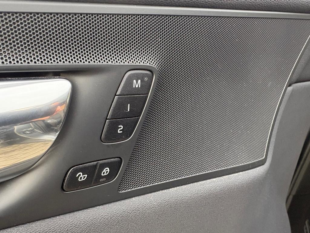 Volvo XC60 2.0 b4 r-design