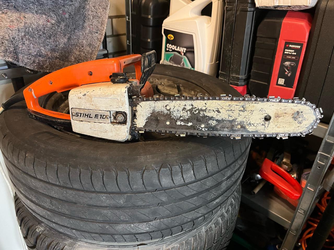2 x Stihl 026 , prof kettingzaag en E10 elektrisch
