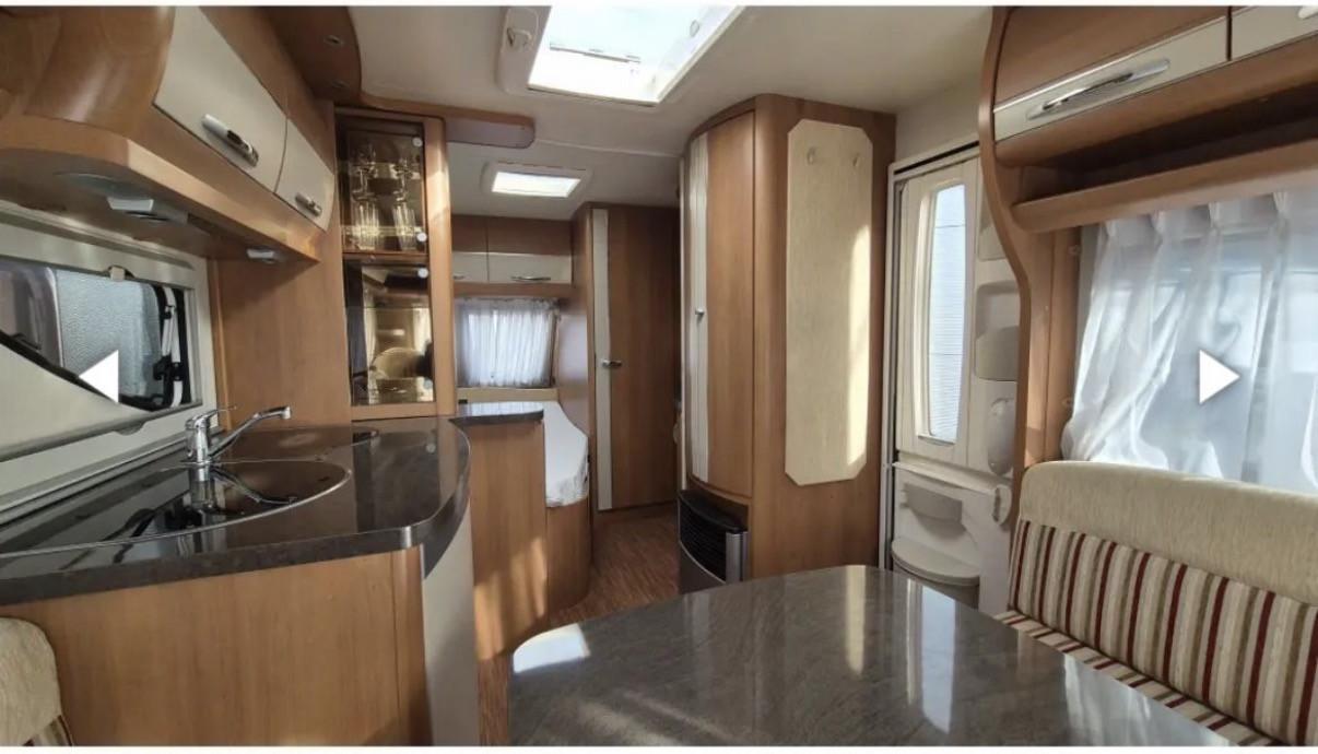 Caravan voortent met luifel