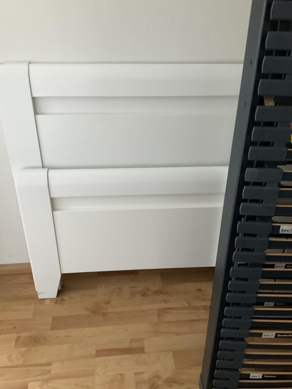 Bed 140x200 wit