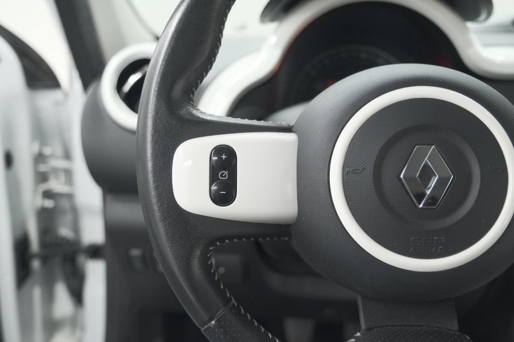 Renault Twingo sce limited | parkeersensoren | bluetooth | airco | 15 inch 