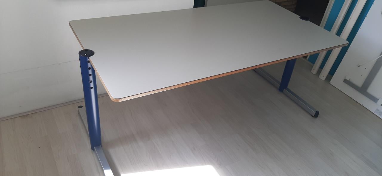 In hoogte verstelbaar bureau 160x80
