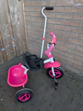 Driewieler met duwstang.