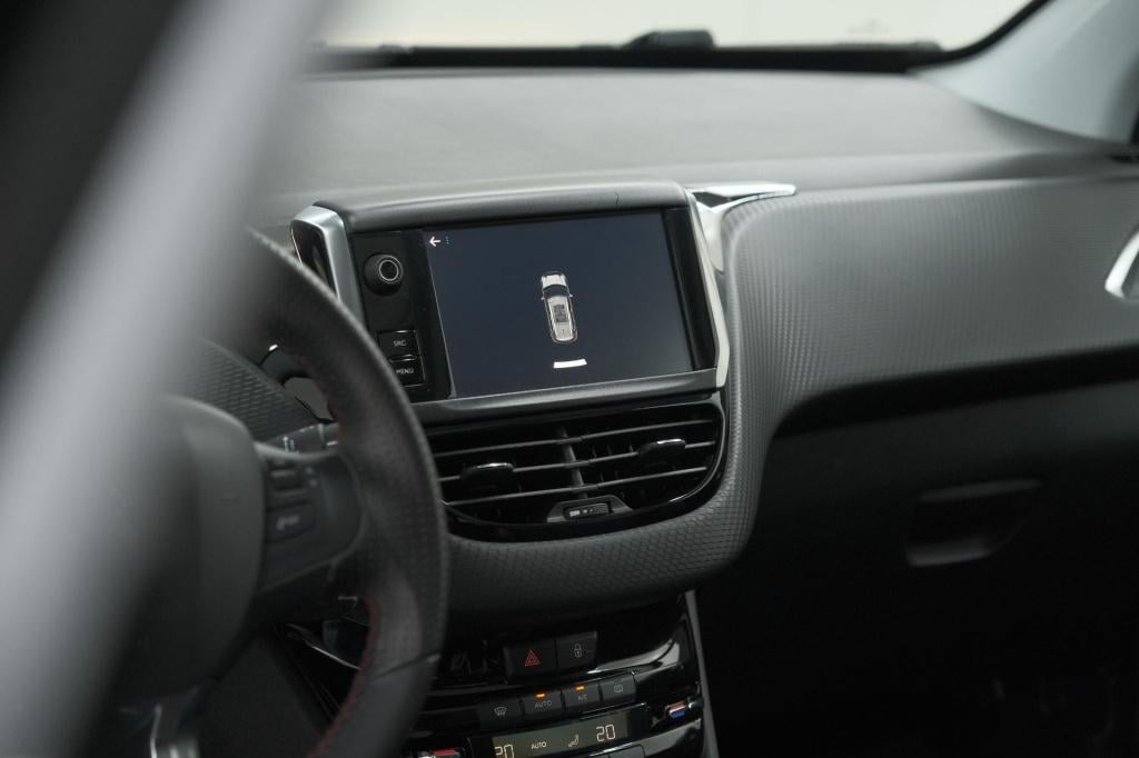 Peugeot 2008 puretech 110 eat6 gt line | trekhaak | panoramadak | apple car