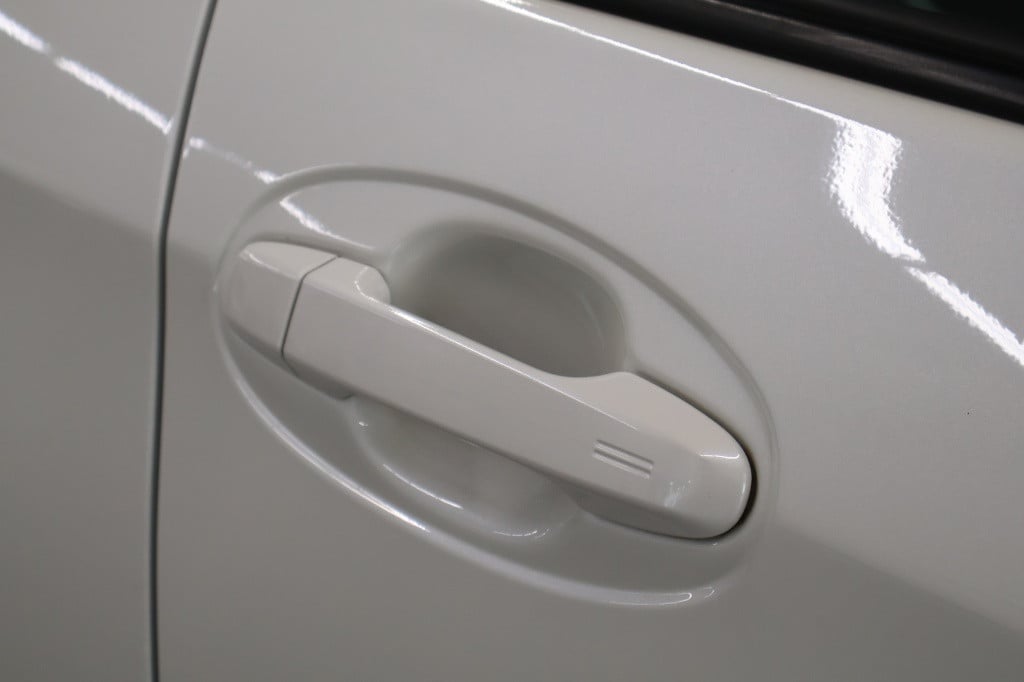 Toyota Yaris 1.5 hybrid dynamic bi-tone