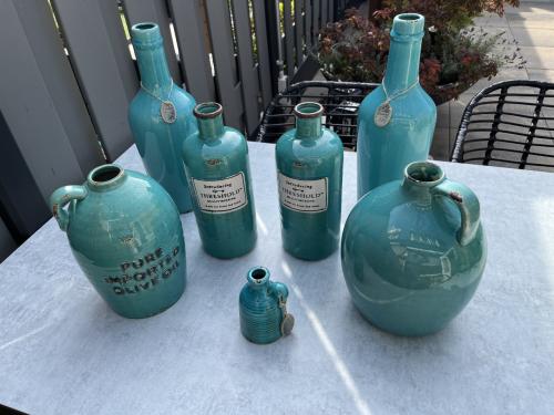 Set van 7 turquoise siervazen kruiken