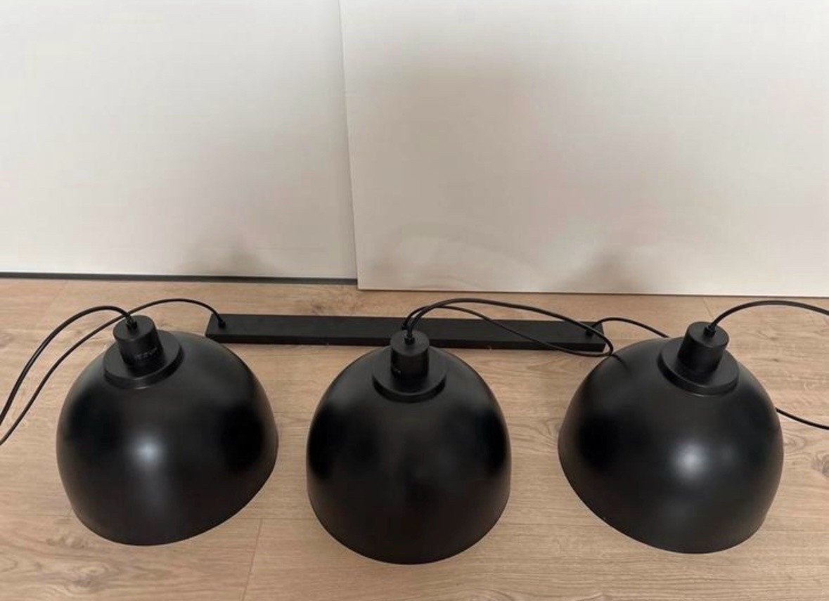 Lamp zwart met gouden binnenkant