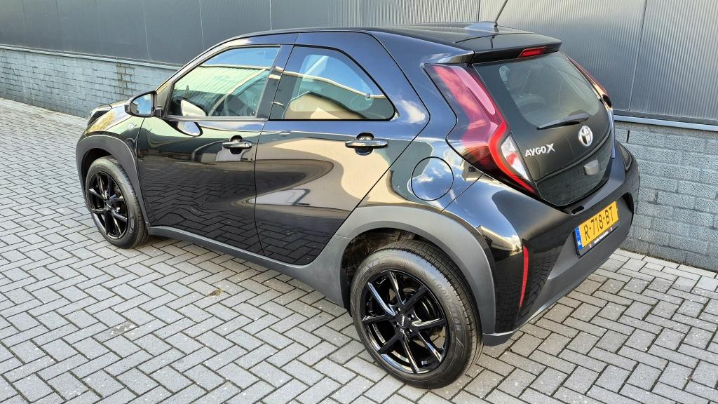 Toyota Aygo x 1.0 vvt-i mt play | camera | lane assist | acc | 17 inch | ai