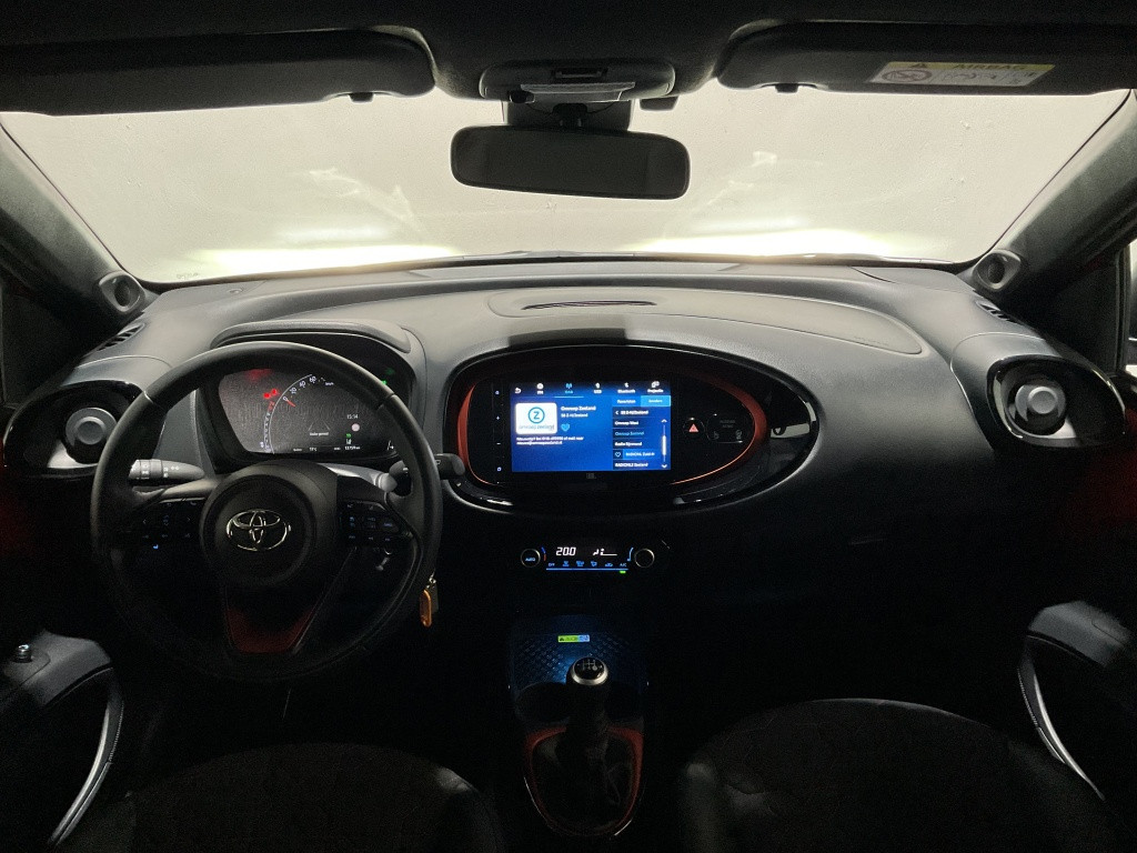 Toyota Aygo x 1.0 vvt-i mt envy | clima | navi | jbl | camera