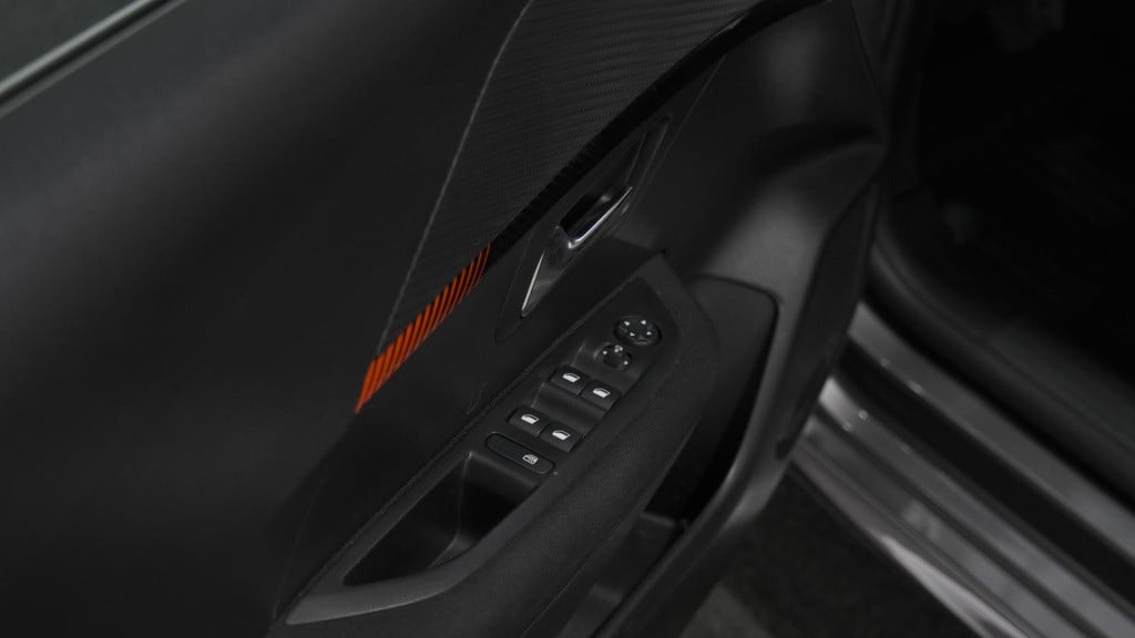 Peugeot 208 puretech 100 eat8 active | parkeersensoren | navigatie | apple 