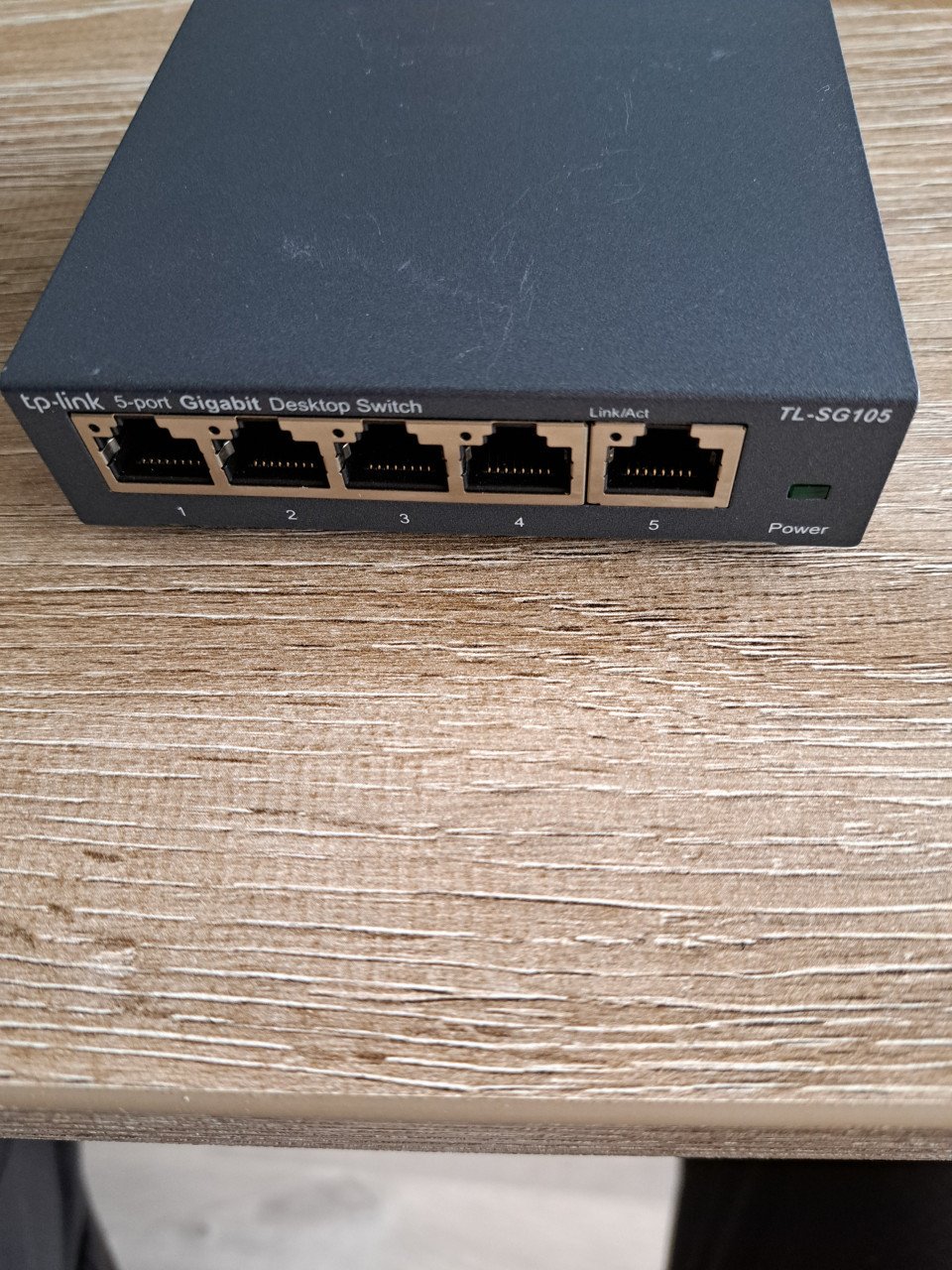 TP-Link 5 poorts switch.