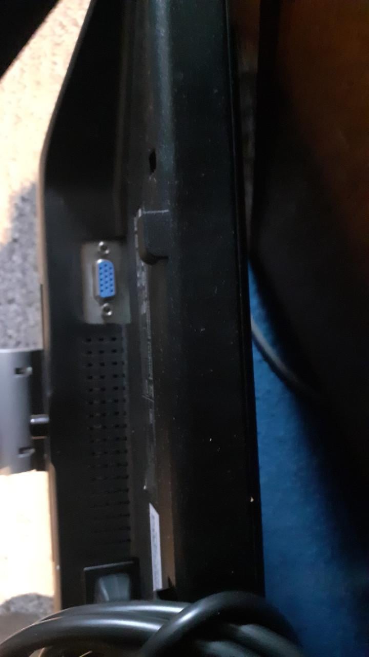 3 x Computer BEELD-SCHERM Monitor TVE & ACER & Houten.!